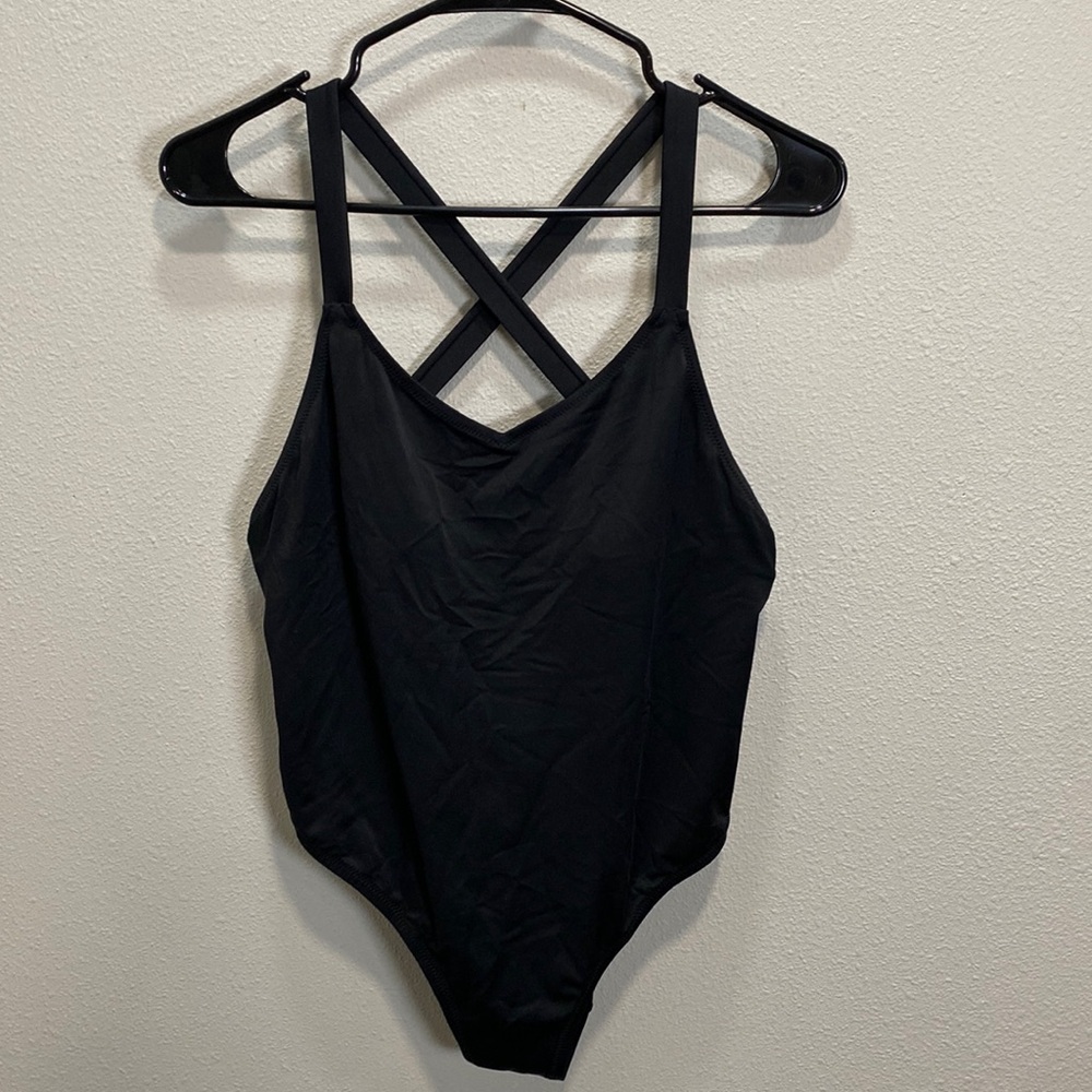 Madewell Madewell Second Wave Crisscross One-Piece Swimsuit in black L0235